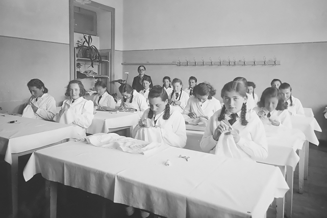 LEZIONE DI RICAMO E CUCITO