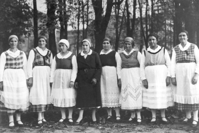 12_22x30_balie feltrine a Milano 1933 PED.XIII.39 (album 141 n. 486)