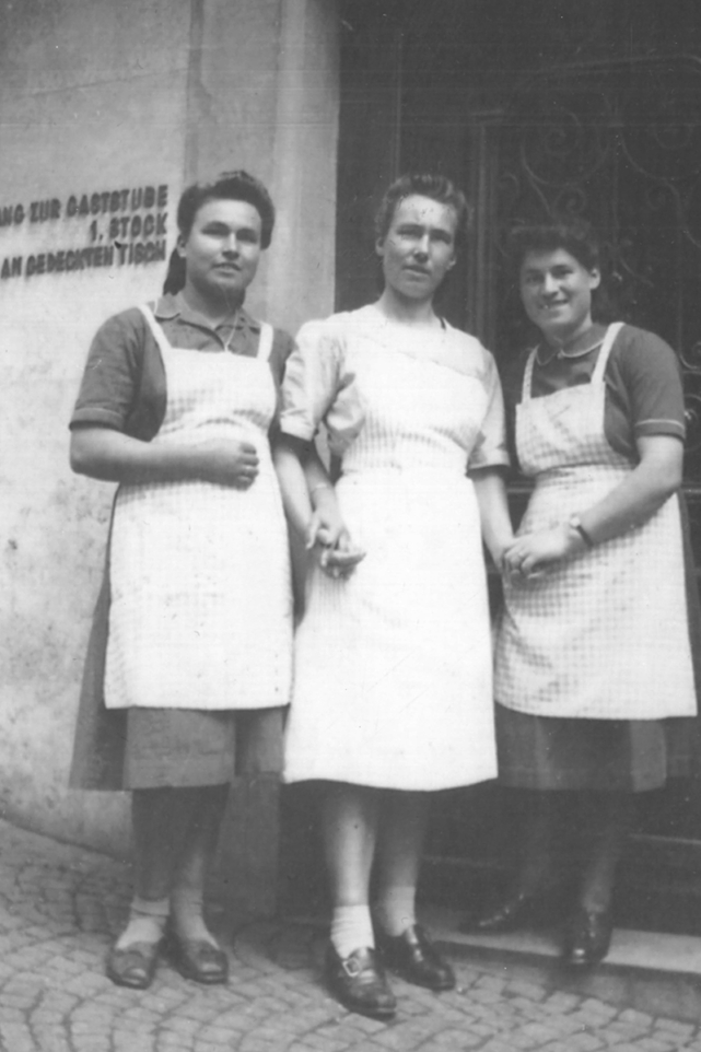 1949 Arch. Mea Tomasoni, Svizzera St.Moritz, le 3 sorelle Tomasoni, da sinistra Bartolomea Marita Tomasoni, Elisa Tomasoni e Santina Tomasoni