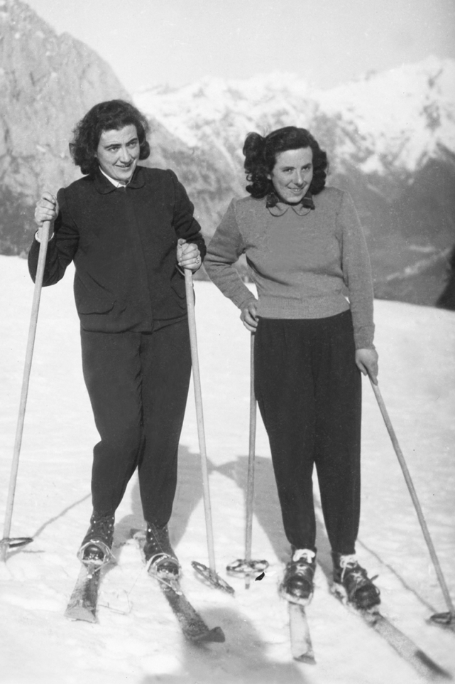 Tina_Luisa_50s_sci_a